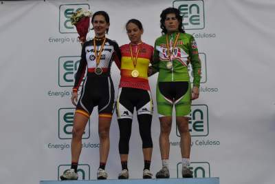 Las hermanas González triunfan en Navia
